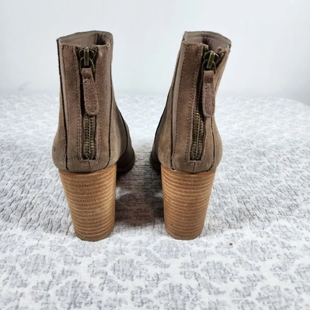 Women's Tan Suede Urban Outfitters Back Zip Ankle Bootie Size 10
